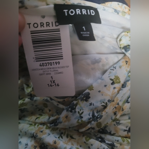 Torrid Stretch Mesh Crew Neck Ruched top - Picture 5 of 5